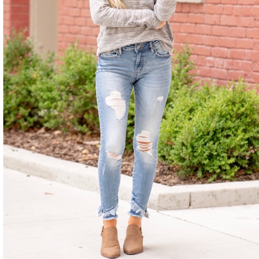 KanCan Estilo Distressed Fringe Hem Denim Jeans SZ 3/25 NWT STYLE KC6204M